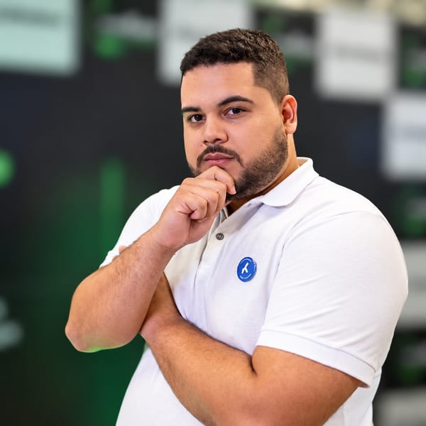 Retrato de Lucas Soares, Engenheiro de Soluções de TI e BI da Bluhertz